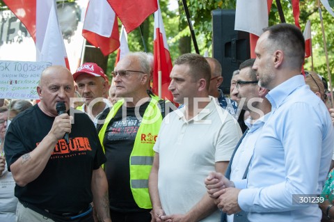 Manifestacja przeciwko Donaldowi Tuskowi w Warszawie