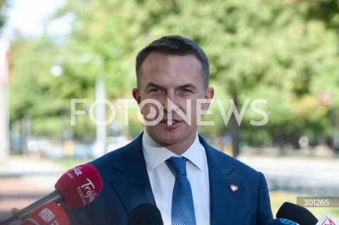  14.08.2025 WARSZAWA<br />
KONFERENCJA RZECZNIKA RZADU<br />
N/Z ADAM SZLAPKA<br />
 