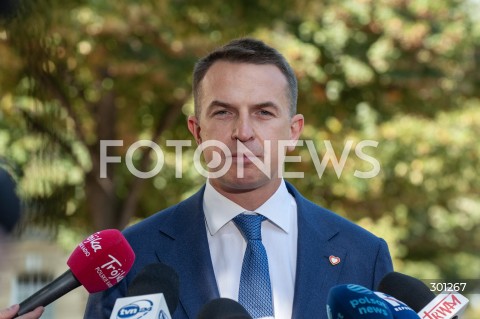  14.08.2025 WARSZAWA<br />
KONFERENCJA RZECZNIKA RZADU<br />
N/Z ADAM SZLAPKA<br />
 