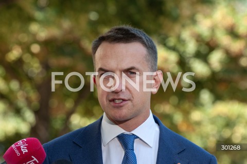  14.08.2025 WARSZAWA<br />
KONFERENCJA RZECZNIKA RZADU<br />
N/Z ADAM SZLAPKA<br />
 