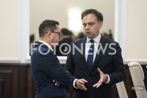  19.08.2025 WARSZAWA<br />
POSIEDZENIE RADY MINISTROW<br />
N/Z ANDRZEJ DOMANSKI MILOSZ MOTYKA<br />
 