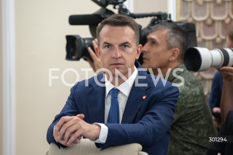  19.08.2025 WARSZAWA<br />
POSIEDZENIE RADY MINISTROW<br />
N/Z ADAM SZLAPKA<br />
 