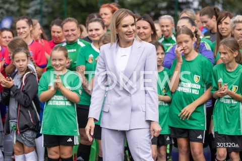  23.08.2025 TARNOBRZEG <br />
WIZYTA PIERWSZEJ DAMY MARTY NAWROCKIEJ W TARNOBRZEGU<br />
UDZIAL W IV PODKARPACKIM FESTIWALU PILKI NOZNEJ KOBIECEJ <br />
N/Z MARTA NAWROCKA<br />
 