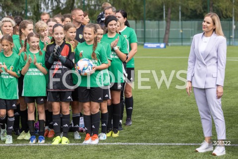  23.08.2025 TARNOBRZEG <br />
WIZYTA PIERWSZEJ DAMY MARTY NAWROCKIEJ W TARNOBRZEGU<br />
UDZIAL W IV PODKARPACKIM FESTIWALU PILKI NOZNEJ KOBIECEJ <br />
N/Z MARTA NAWROCKA<br />
 