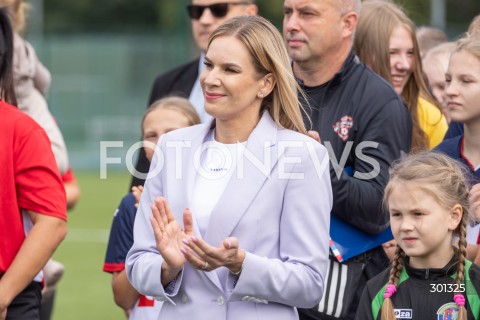  23.08.2025 TARNOBRZEG <br />
WIZYTA PIERWSZEJ DAMY MARTY NAWROCKIEJ W TARNOBRZEGU<br />
UDZIAL W IV PODKARPACKIM FESTIWALU PILKI NOZNEJ KOBIECEJ <br />
N/Z MARTA NAWROCKA<br />
 