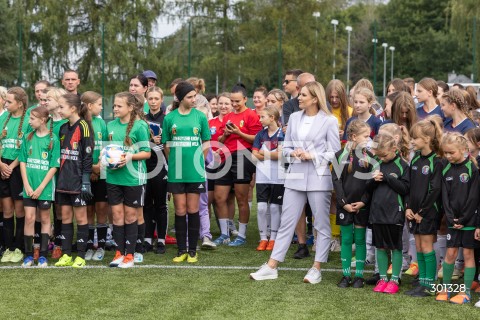  23.08.2025 TARNOBRZEG <br />
WIZYTA PIERWSZEJ DAMY MARTY NAWROCKIEJ W TARNOBRZEGU<br />
UDZIAL W IV PODKARPACKIM FESTIWALU PILKI NOZNEJ KOBIECEJ <br />
N/Z MARTA NAWROCKA<br />
 