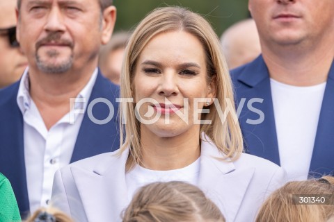  23.08.2025 TARNOBRZEG <br />
WIZYTA PIERWSZEJ DAMY MARTY NAWROCKIEJ W TARNOBRZEGU<br />
UDZIAL W IV PODKARPACKIM FESTIWALU PILKI NOZNEJ KOBIECEJ <br />
N/Z MARTA NAWROCKA<br />
 