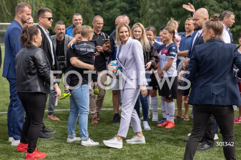  23.08.2025 TARNOBRZEG <br />
WIZYTA PIERWSZEJ DAMY MARTY NAWROCKIEJ W TARNOBRZEGU<br />
UDZIAL W IV PODKARPACKIM FESTIWALU PILKI NOZNEJ KOBIECEJ <br />
N/Z MARTA NAWROCKA<br />
 