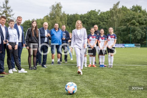  23.08.2025 TARNOBRZEG <br />
WIZYTA PIERWSZEJ DAMY MARTY NAWROCKIEJ W TARNOBRZEGU<br />
UDZIAL W IV PODKARPACKIM FESTIWALU PILKI NOZNEJ KOBIECEJ <br />
N/Z MARTA NAWROCKA<br />
 