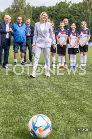  23.08.2025 TARNOBRZEG <br />
WIZYTA PIERWSZEJ DAMY MARTY NAWROCKIEJ W TARNOBRZEGU<br />
UDZIAL W IV PODKARPACKIM FESTIWALU PILKI NOZNEJ KOBIECEJ <br />
N/Z MARTA NAWROCKA<br />
 