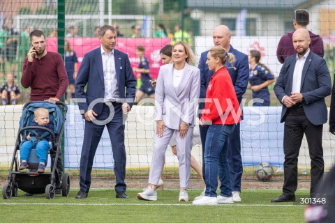  23.08.2025 TARNOBRZEG <br />
WIZYTA PIERWSZEJ DAMY MARTY NAWROCKIEJ W TARNOBRZEGU<br />
UDZIAL W IV PODKARPACKIM FESTIWALU PILKI NOZNEJ KOBIECEJ <br />
N/Z MARTA NAWROCKA NINA PATALON<br />
 