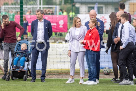  23.08.2025 TARNOBRZEG <br />
WIZYTA PIERWSZEJ DAMY MARTY NAWROCKIEJ W TARNOBRZEGU<br />
UDZIAL W IV PODKARPACKIM FESTIWALU PILKI NOZNEJ KOBIECEJ <br />
N/Z MARTA NAWROCKA NINA PATALON<br />
 