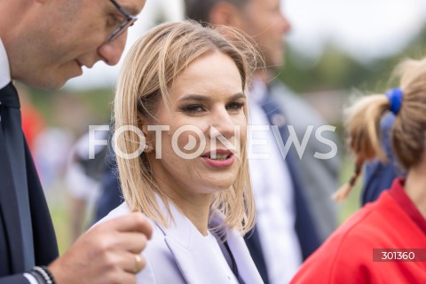  23.08.2025 TARNOBRZEG <br />
WIZYTA PIERWSZEJ DAMY MARTY NAWROCKIEJ W TARNOBRZEGU<br />
UDZIAL W IV PODKARPACKIM FESTIWALU PILKI NOZNEJ KOBIECEJ <br />
N/Z MARTA NAWROCKA<br />
 