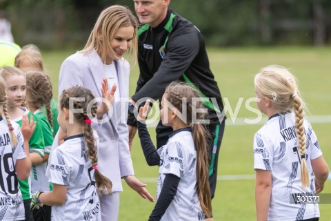  23.08.2025 TARNOBRZEG <br />
WIZYTA PIERWSZEJ DAMY MARTY NAWROCKIEJ W TARNOBRZEGU<br />
UDZIAL W IV PODKARPACKIM FESTIWALU PILKI NOZNEJ KOBIECEJ <br />
N/Z MARTA NAWROCKA<br />
 