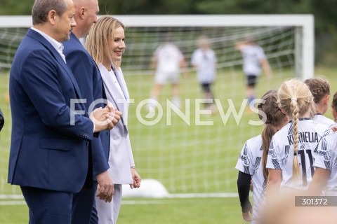  23.08.2025 TARNOBRZEG <br />
WIZYTA PIERWSZEJ DAMY MARTY NAWROCKIEJ W TARNOBRZEGU<br />
UDZIAL W IV PODKARPACKIM FESTIWALU PILKI NOZNEJ KOBIECEJ <br />
N/Z MARTA NAWROCKA MIECZYSLAW GOLBA <br />
 