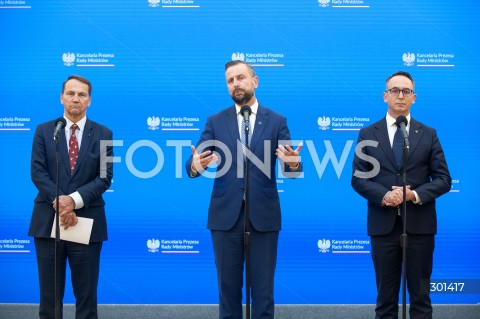  27.08.2025 WARSZAWA<br />
KONFERENCJA MINISTROW PO RADZIE GABINETOWEJ <br />
N/Z WLADYSLAW KOSINIAK KAMYSZ RADOSLAW SIKORSKI DARIUSZ KLIMCZAK<br />
 