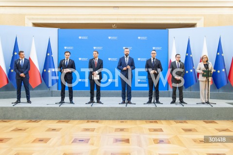  27.08.2025 WARSZAWA<br />
KONFERENCJA MINISTROW PO RADZIE GABINETOWEJ <br />
N/Z WLADYSLAW KOSINIAK KAMYSZ RADOSLAW SIKORSKI DARIUSZ KLIMCZAK ANDRZEJ DOMANSKI ADAM SZLAPKA MILOSZ MOTYKA PAULINA HENNIG KLOSKA<br />
 