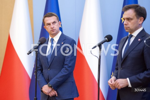  27.08.2025 WARSZAWA<br />
KONFERENCJA MINISTROW PO RADZIE GABINETOWEJ <br />
N/Z ADAM SZLAPKA ANDRZEJ DOMANSKI<br />
 