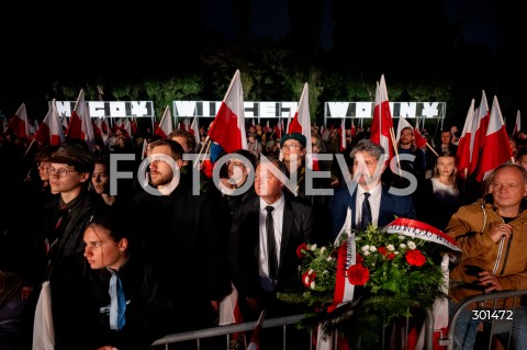  01.09.2025 GDANSK<br />
OBCHODY 86. ROCZNICY WYBUCHU II WOJNY SWIATOWEJ NA WESTERPLATTE W GDANSKU<br />
N/Z PUBLICZNOSC ZGROMADZONA NA OBCHODACH NAPIS NIGDY WIECEJ WOJNY<br />
 