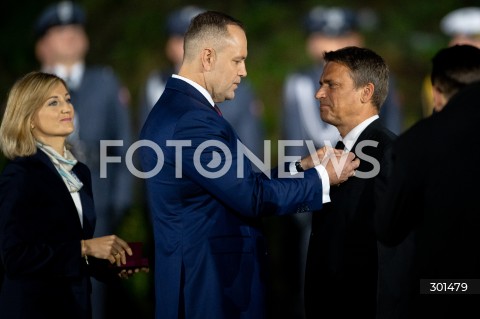  01.09.2025 GDANSK<br />
OBCHODY 86. ROCZNICY WYBUCHU II WOJNY SWIATOWEJ NA WESTERPLATTE W GDANSKU<br />
N/Z PREZYDENT KAROL NAWROCKI WRECZA ODZNACZENIA PANSTWOWE<br />
 