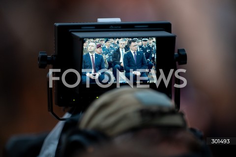  01.09.2025 GDANSK<br />
OBCHODY 86. ROCZNICY WYBUCHU II WOJNY SWIATOWEJ NA WESTERPLATTE W GDANSKU<br />
N/Z PREZYDENT KAROL NAWROCKI SZYMON HOLOWNIA W WIZJERZE KAMERY<br />
 