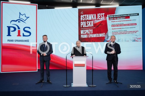 12.09.2025 WARSZAWA<br />
KONFERENCJA PRASOWA PREZESA PIS JAROSLAWA KACZYNSKIEGO<br />
N/Z MARIUSZ BLASZCZAK JAROSLAW KACZYNSKI HENRYK KOWALCZYK<br />
 