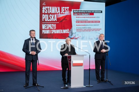  12.09.2025 WARSZAWA<br />
KONFERENCJA PRASOWA PREZESA PIS JAROSLAWA KACZYNSKIEGO<br />
N/Z MARIUSZ BLASZCZAK JAROSLAW KACZYNSKI HENRYK KOWALCZYK<br />
 