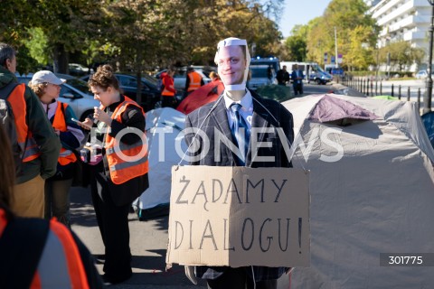  26.09.2025 WARSZAWA SEJM <br />
POSIEDZENIE SEJMU RP<br />
N/Z PROTEST OSTATNIEGO POKOLENIA<br />
FOT. MARCIN BANASZKIEWICZ / FOTONEWS  