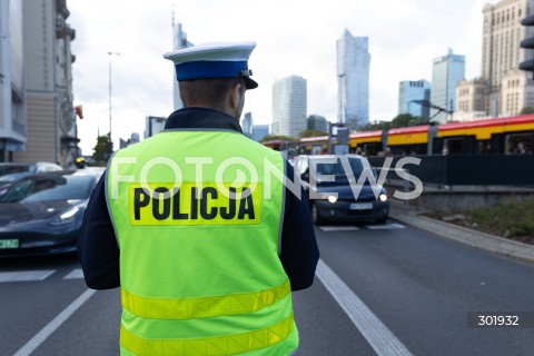  05.10.2025 WARSZAWA <br />
DEMONSTRACJA DLA PALESTYNY W WARSZAWIE<br />
N/Z POLICJA KIERUJACA RUCHEM<br />
 