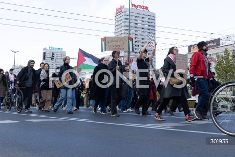  05.10.2025 WARSZAWA <br />
DEMONSTRACJA DLA PALESTYNY W WARSZAWIE<br />
N/Z PROTESTUJACY NA ULICY<br />
 