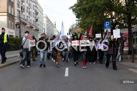  05.10.2025 WARSZAWA <br />
DEMONSTRACJA DLA PALESTYNY W WARSZAWIE<br />
N/Z PROTESTUJACY NA ULICY<br />
 