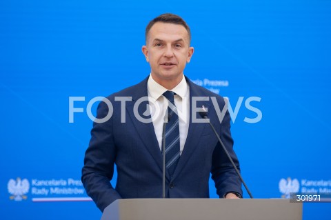  08.10.2025 WARSZAWA<br />
KONFERENCJA PO POSIEDZENIU RADY MINISTROW<br />
N/Z ADAM SZLAPKA<br />
 
