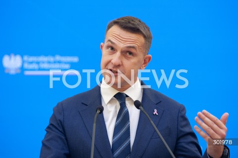  08.10.2025 WARSZAWA<br />
KONFERENCJA PO POSIEDZENIU RADY MINISTROW<br />
N/Z ADAM SZLAPKA<br />
 