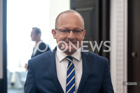  14.10.2025 WARSZAWA<br />
POSIEDZENIE RADY MINISTROW<br />
N/Z PAWEL OLSZEWSKI<br />
 