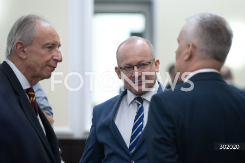  14.10.2025 WARSZAWA<br />
POSIEDZENIE RADY MINISTROW<br />
N/Z PAWEL OLSZEWSKI WLADYSLAW TEOFIL BARTOSZEWSKI<br />
 