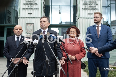  14.10.2025 WARSZAWA<br />
KONFERENCJA POSLOW PIS<br />
N/Z ZBIGNIEW ZIOBRO MARIUSZ GOSEK MARIA KUROWSKA MICHAL WOS<br />
 