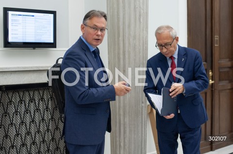  16.10.2025 WARSZAWA SEJM DZIEN W SEJMIE<br />
N/Z KAZIMIERZ SMOLINSKI ARKADIUSZ MULARCZYK<br />
 