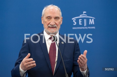  20.10.2025 WARSZAWA<br />
KONFERENCJA ANTONIEGO MACIEREWICZA<br />
N/Z ANTONI MACIEREWICZ<br />
 