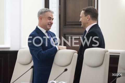  21.10.2025 WARSZAWA<br />
POSIEDZENIE RADY MINISTROW<br />
N/Z RADOSLAW SIKORSKI KRZYSZTOF GAWKOWSKI<br />
 