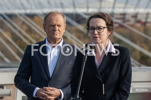  26.10.2025 WARSZAWA<br />
DEBATA DEMOKRACJA ROWNYCH SZANS<br />
N/Z PREMIER DONALD TUSK MARTA WACHOWICZ<br />
 