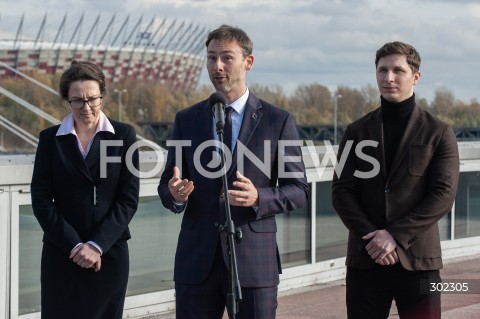  26.10.2025 WARSZAWA<br />
DEBATA DEMOKRACJA ROWNYCH SZANS<br />
N/Z MARTA WACHOWICZ RAFAL MODRZEWSKI SLAWOSZ UZNANSKI WISNIEWSKI <br />
 