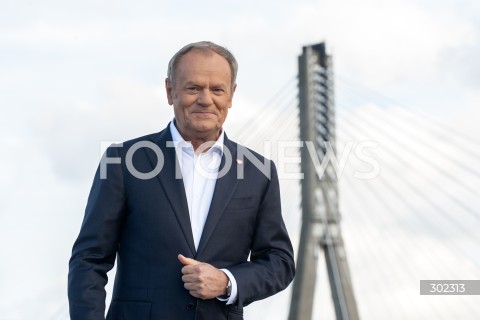  26.10.2025 WARSZAWA<br />
DEBATA DEMOKRACJA ROWNYCH SZANS<br />
N/Z PREMIER DONALD TUSK<br />
 