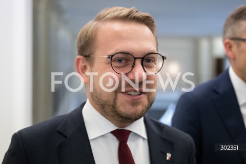  31.10.2025 WARSZAWA<br />
KONFERENCJA PRASOWA POLITYKOW PIS<br />
N/Z JACEK OZDOBA<br />
FOT. MARCIN BANASZKIEWICZ / FOTONEWS  
