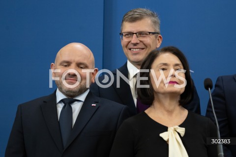  31.10.2025 WARSZAWA<br />
KONFERENCJA PRASOWA POLITYKOW PIS<br />
N/Z MARIUSZ GOSEK MARCIN WARHOL AGNIESZKA WOJCIECHOWSKA VAN HEUKELOM<br />
FOT. MARCIN BANASZKIEWICZ / FOTONEWS  