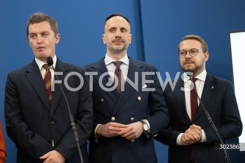  31.10.2025 WARSZAWA<br />
KONFERENCJA PRASOWA POLITYKOW PIS<br />
N/Z SEBASTIAN KALETA JANUSZ KOWALSKI JACEK OZDOBA<br />
FOT. MARCIN BANASZKIEWICZ / FOTONEWS  