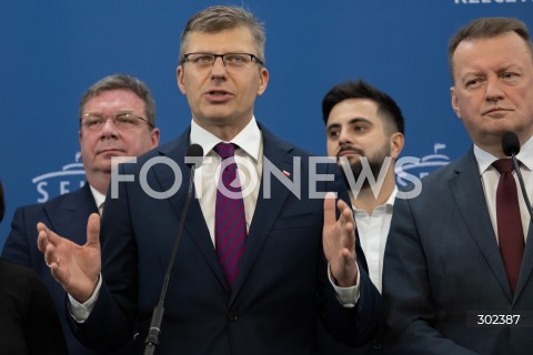  31.10.2025 WARSZAWA<br />
KONFERENCJA PRASOWA POLITYKOW PIS<br />
N/Z MARCIN WARCHOL MARIUSZ BLASZCZAK<br />
FOT. MARCIN BANASZKIEWICZ / FOTONEWS  