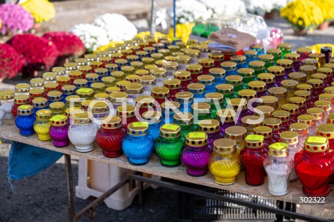  31.10.2025 WARSZAWA<br />
CMENTARZ TARCHOMINSKI<br />
N/Z ZNICZE<br />
FOT. MARCIN BANASZKIEWICZ / FOTONEWS  