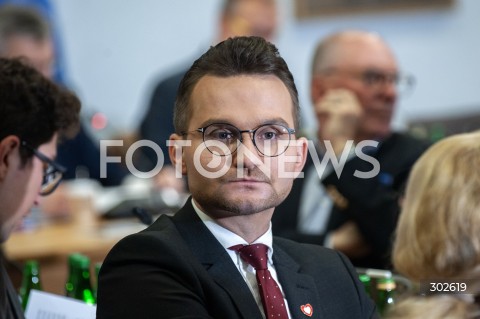  06.11.2025 WARSZAWA<br />
POSIEDZENIE KOMISJI REGULAMINOWEJ W SPRAWIE IMMUNITETU ZBIGNIEWA ZIOBRY<br />
N/Z ADRIAN WITCZAK<br />
 