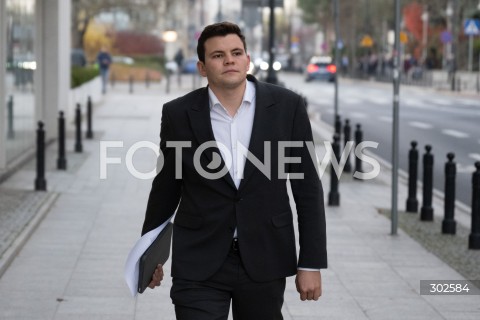  06.11.2025 WARSZAWA<br />
POSIEDZENIE KOMISJI REGULAMINOWEJ WS. IMMUNITETU ZBIGNIEWA ZIOBRY<br />
N/Z ADAM GOMOLA<br />
FOT. MARCIN BANASZKIEWICZ / FOTONEWS  