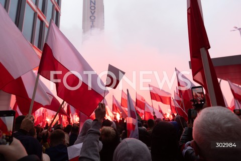  WARSZAWA 11.11.2025<br />
MARSZ NIEPODLEGLOSCI W WARSZAWIE<br />
NZ. RACE DYM FLAGI<br />
FOT. ANTONI BYSZEWSKI/FOTONEWS 